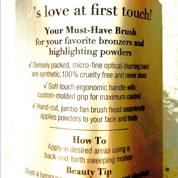 IT Cosmetics Bye Bye Pores Blush & Empress Brush - Picture 3 of 7